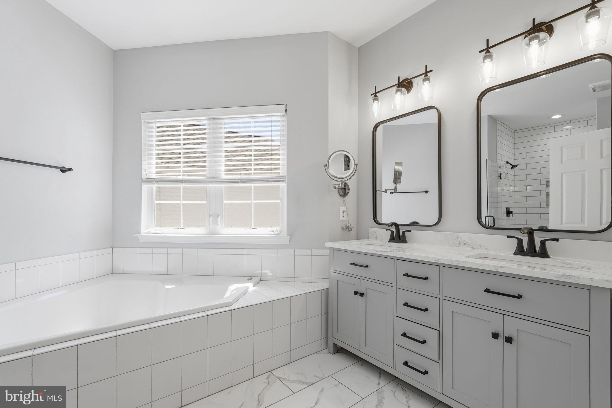 CORTLAND SQUARE - Residential