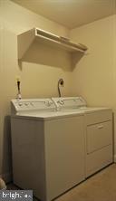 DECOVERLY ADVENTURE - Residential Lease