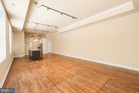 Condo For Rent - 338 N Charles Street<br/> BALTIMORE, MD 21201