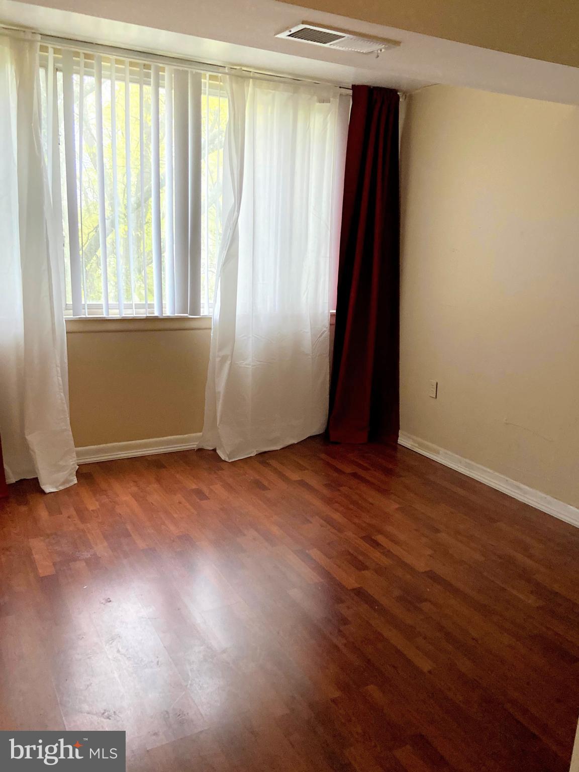 PRESIDENTIAL PARK - Residential Lease