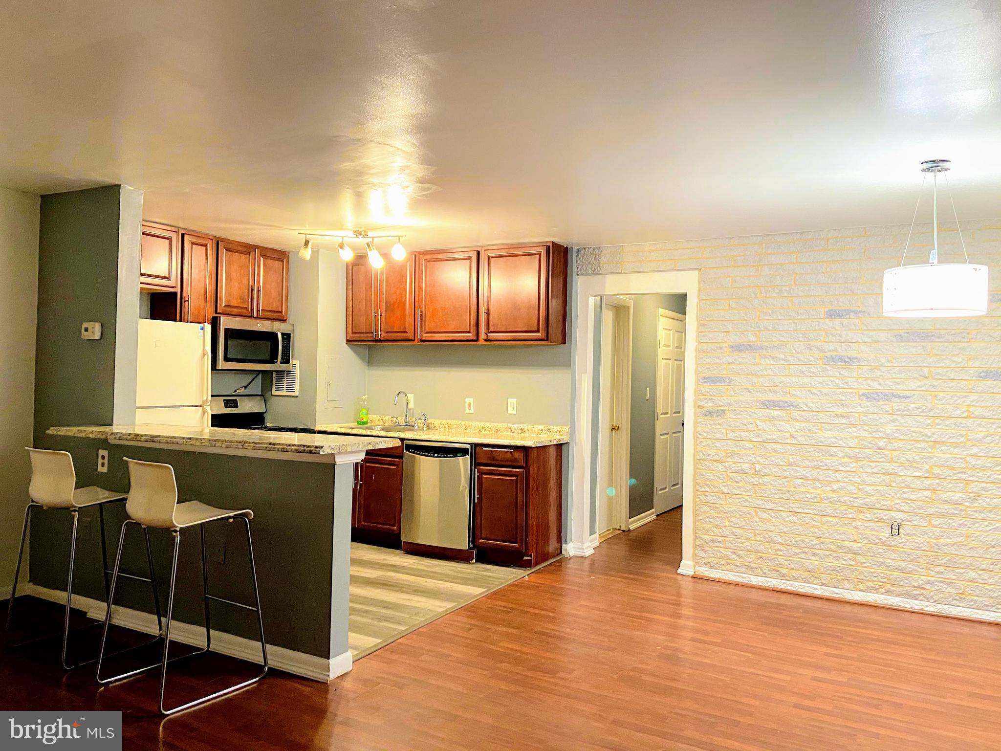 PRESIDENTIAL PARK - Residential Lease