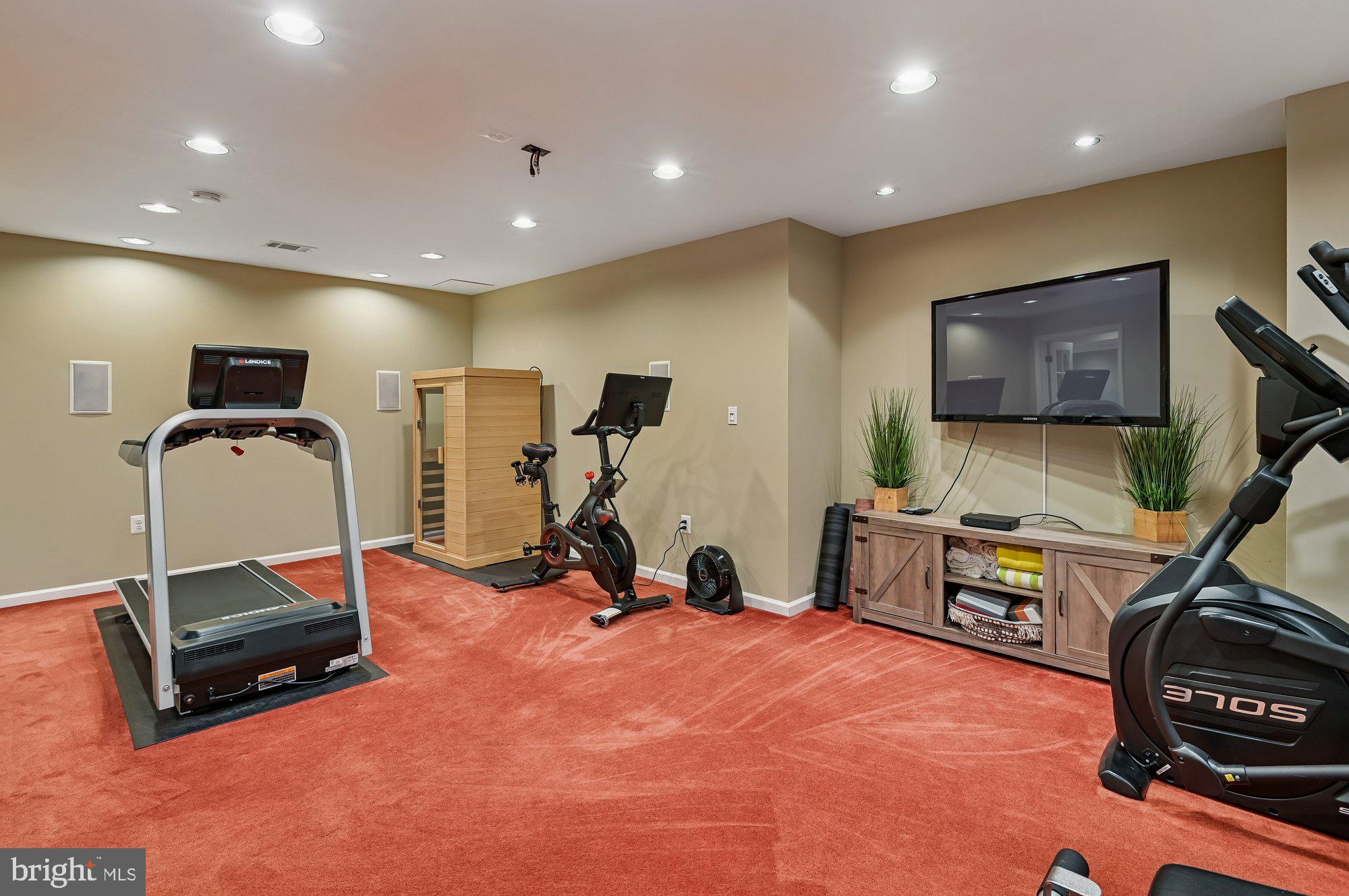 DENNIS PRESERVE - Residential