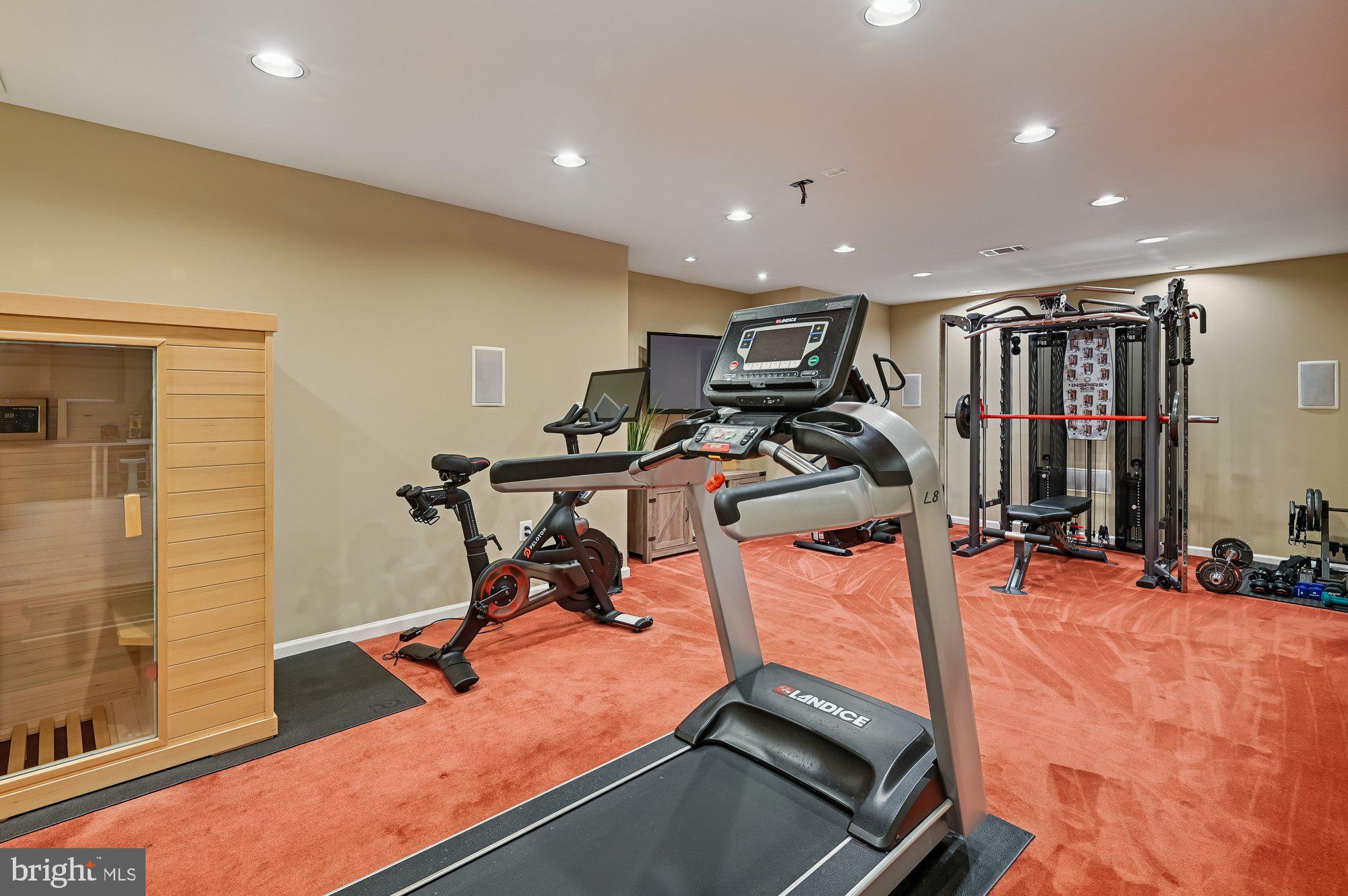 DENNIS PRESERVE - Residential