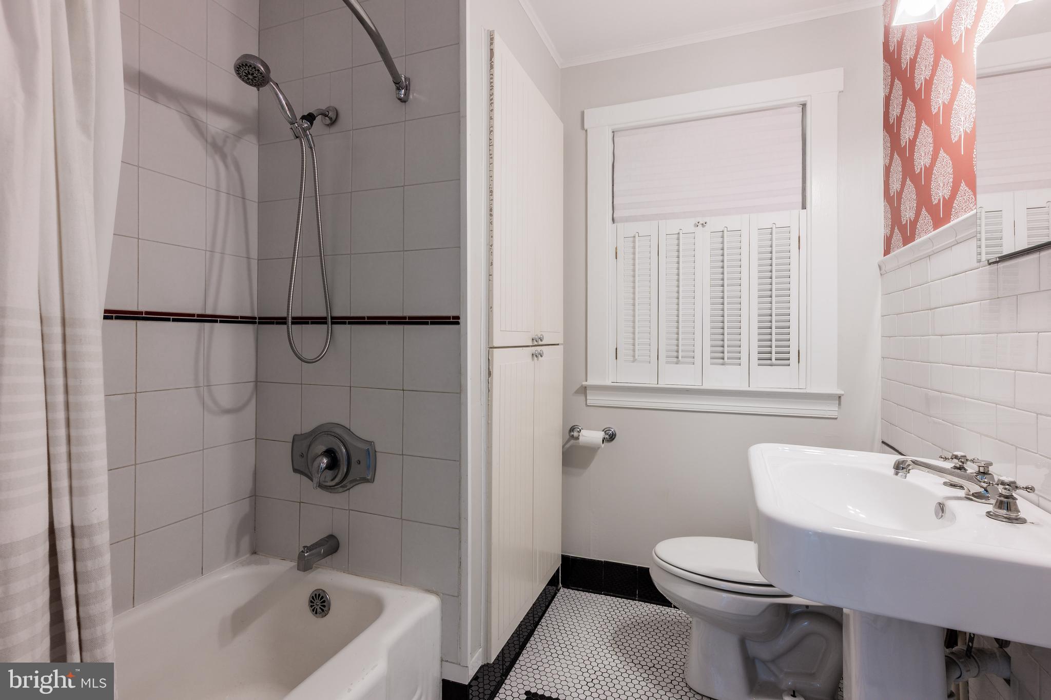 FRANKLIN MANOR BEACH - Residential Lease