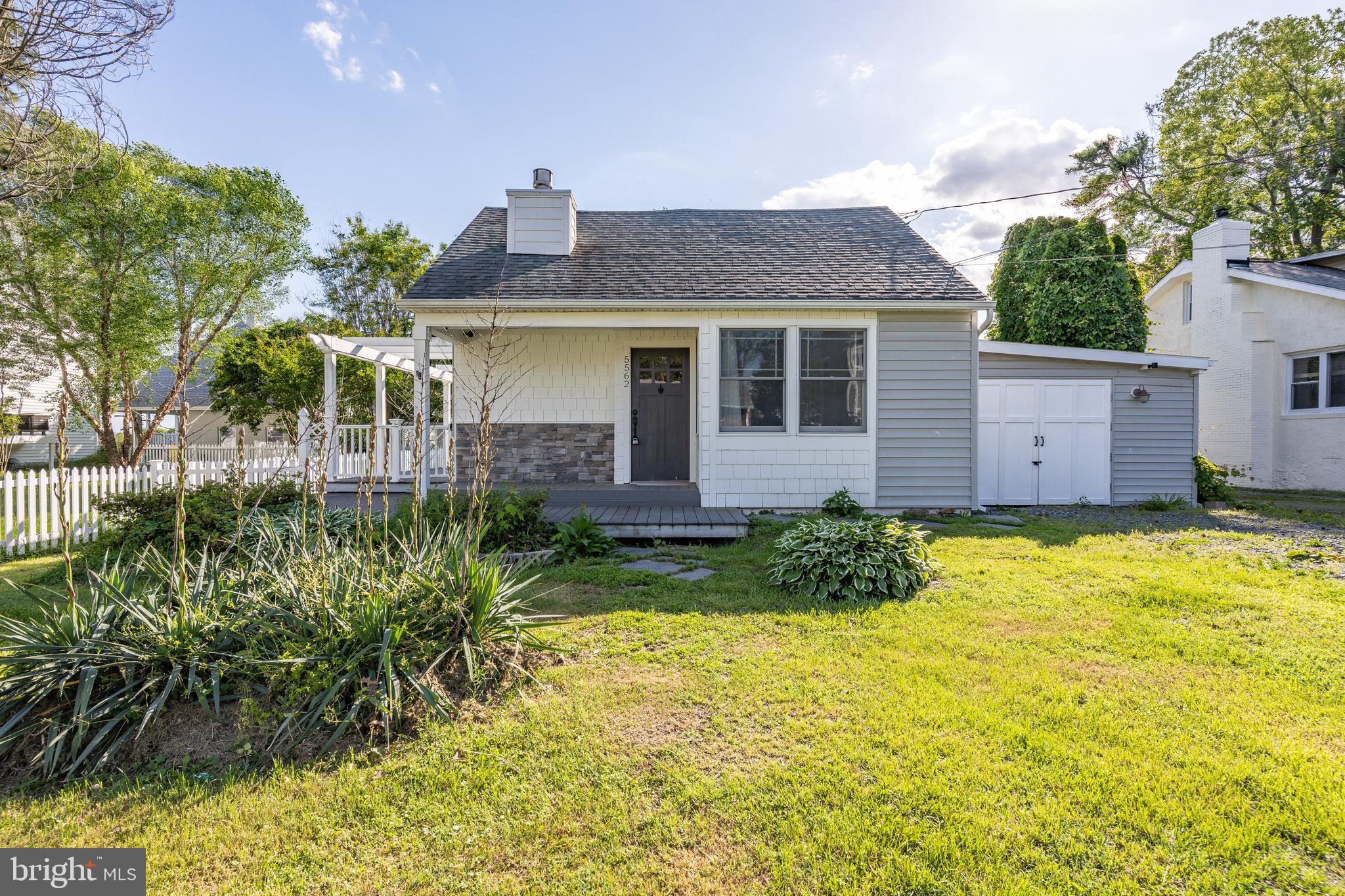 FRANKLIN MANOR BEACH - Residential Lease