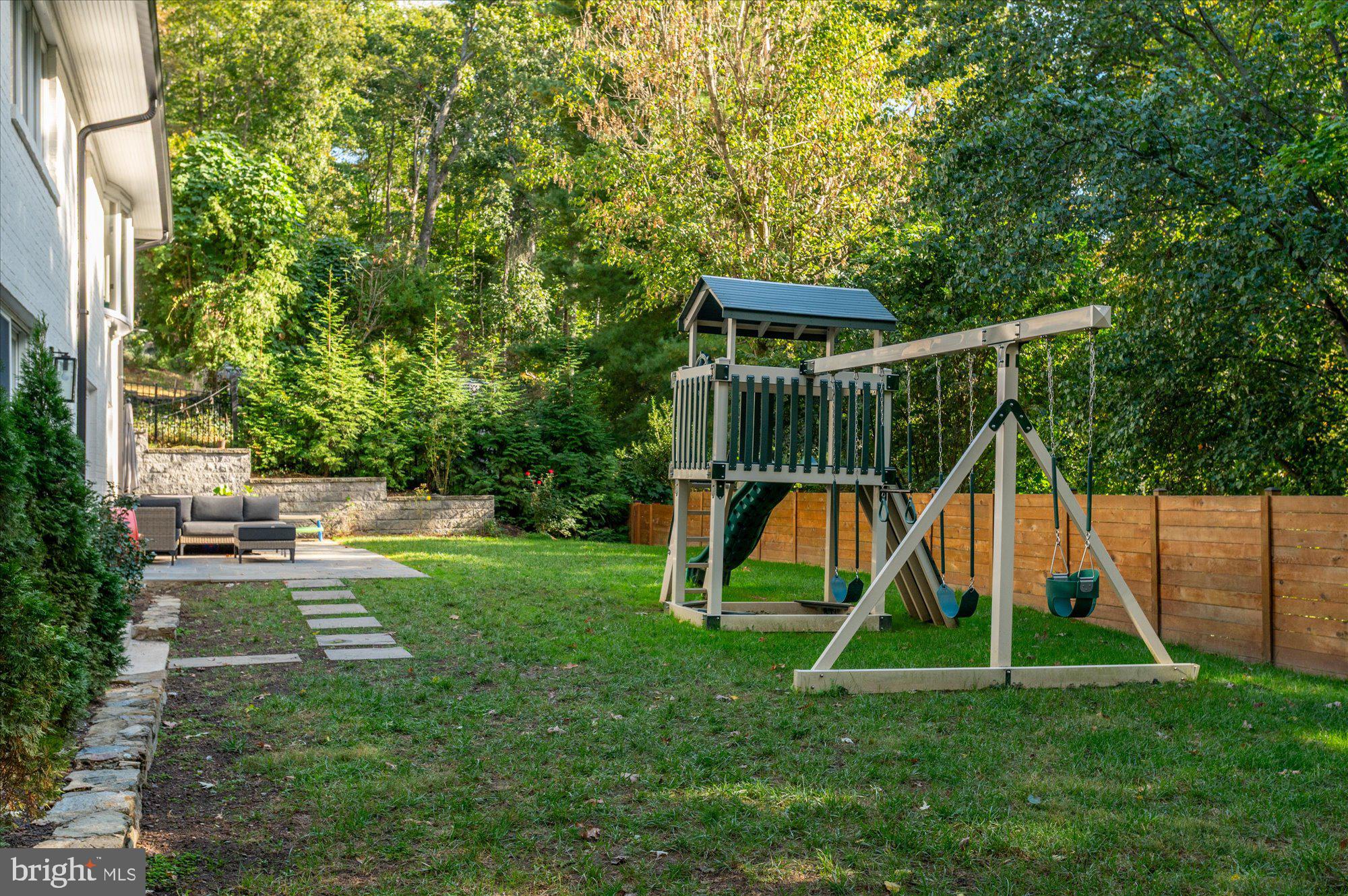 TULIP HILL - Residential