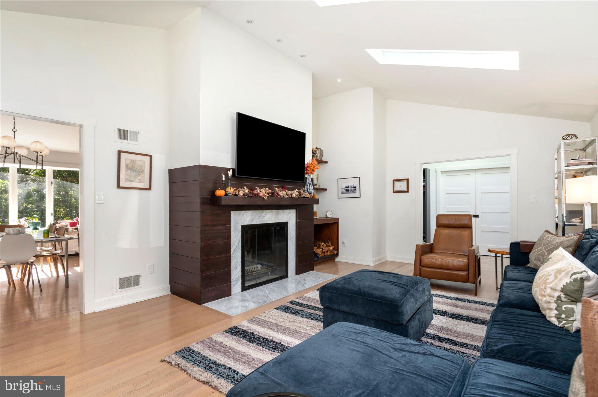 TULIP HILL - Residential