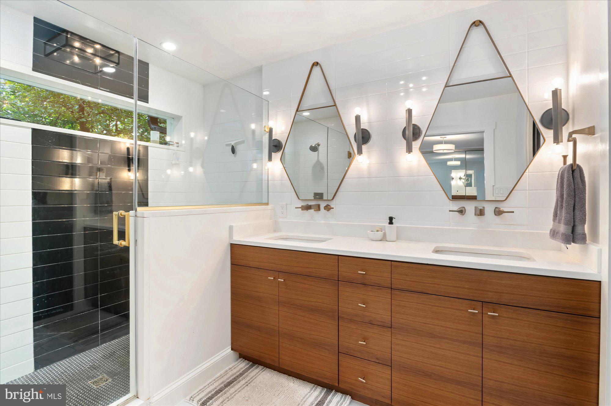 TULIP HILL - Residential