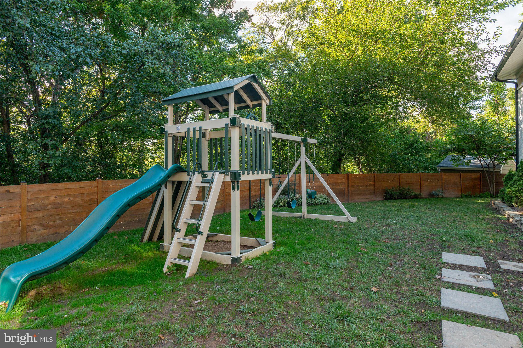 TULIP HILL - Residential