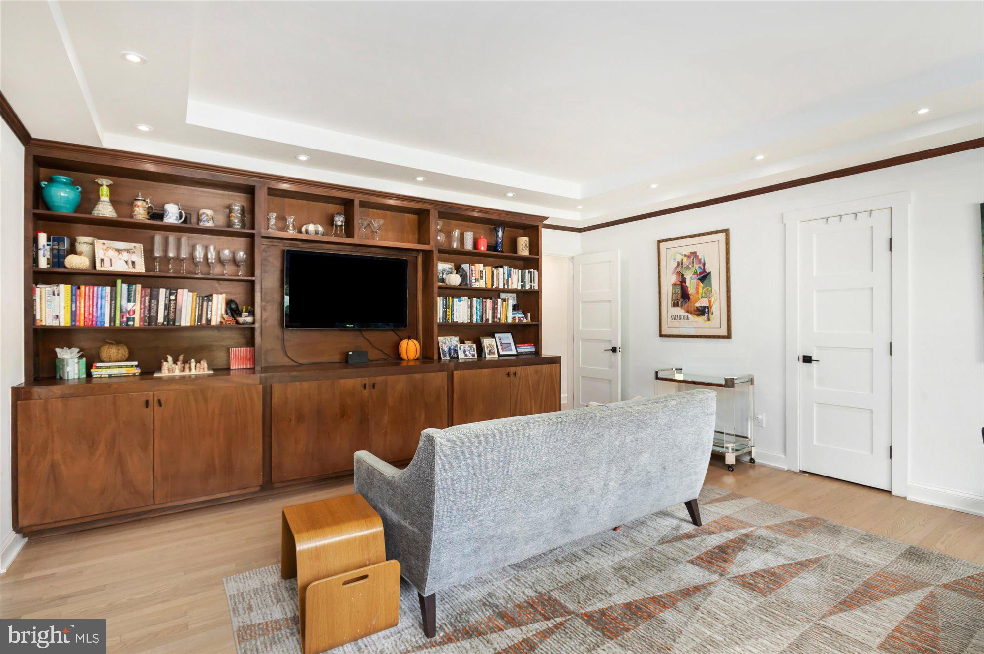 TULIP HILL - Residential