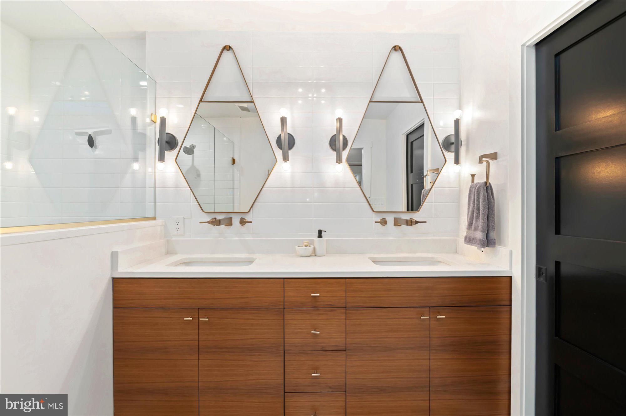 TULIP HILL - Residential