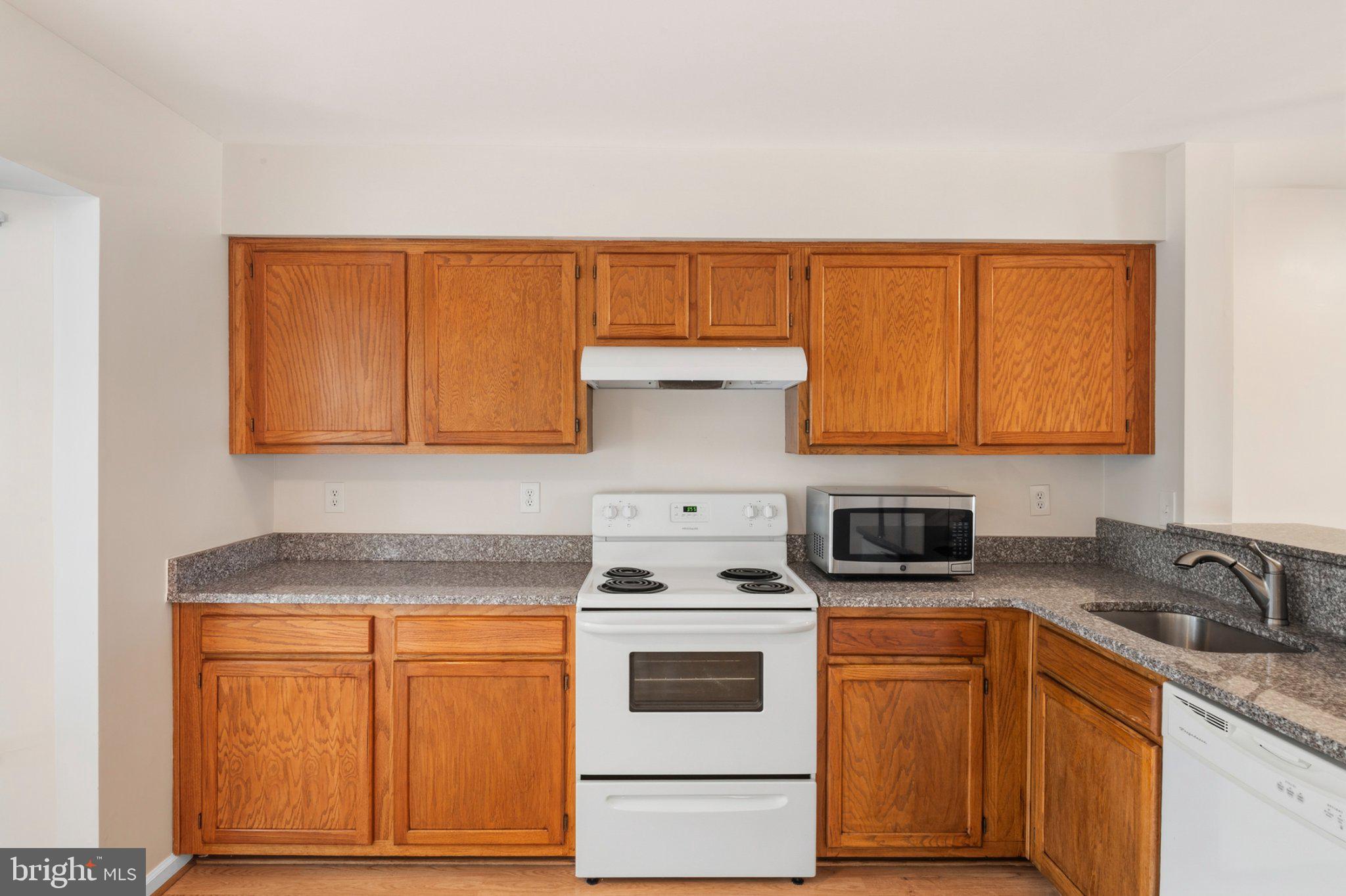 1125 SIMSBURY COURT