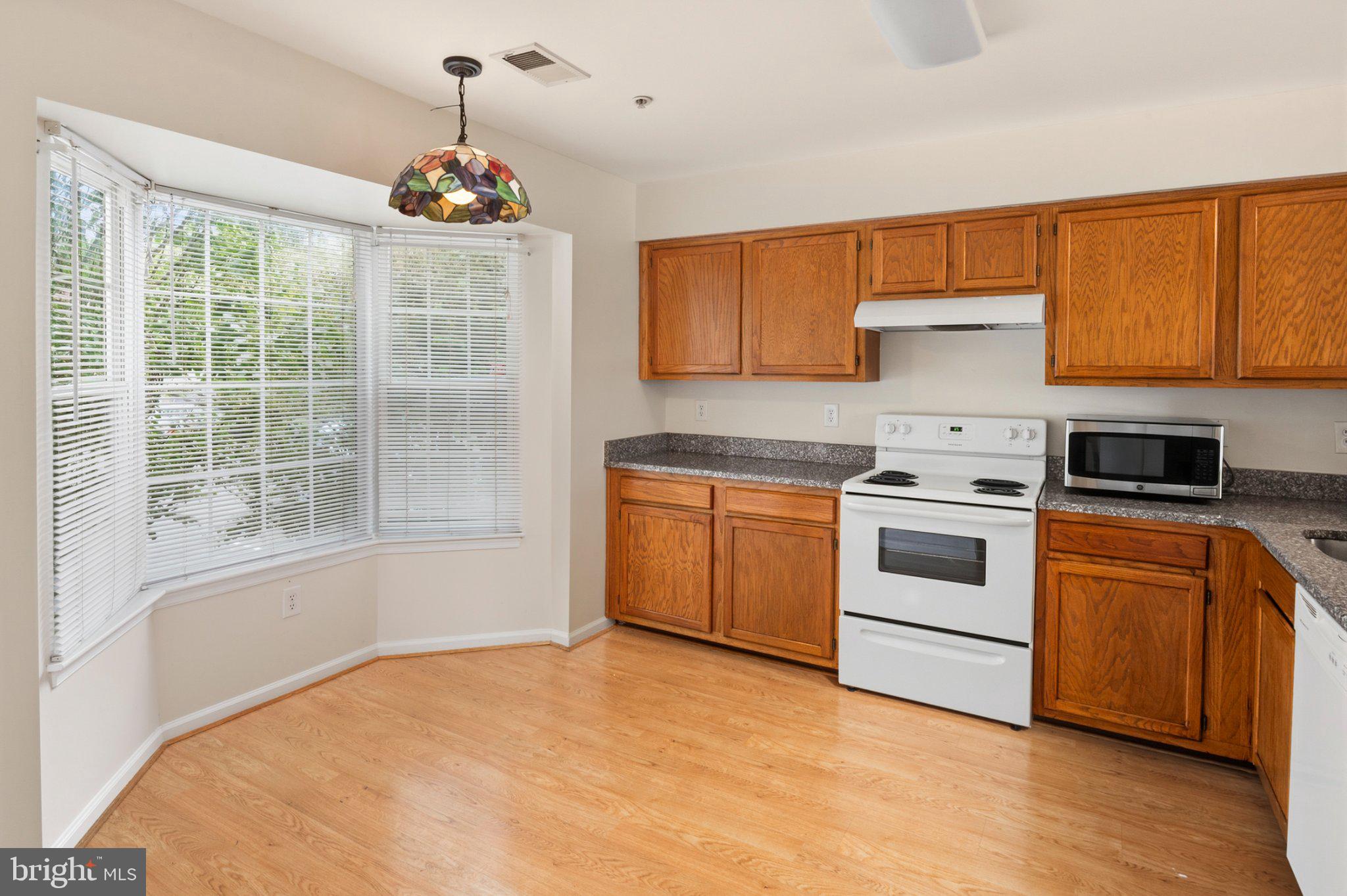 1125 SIMSBURY COURT