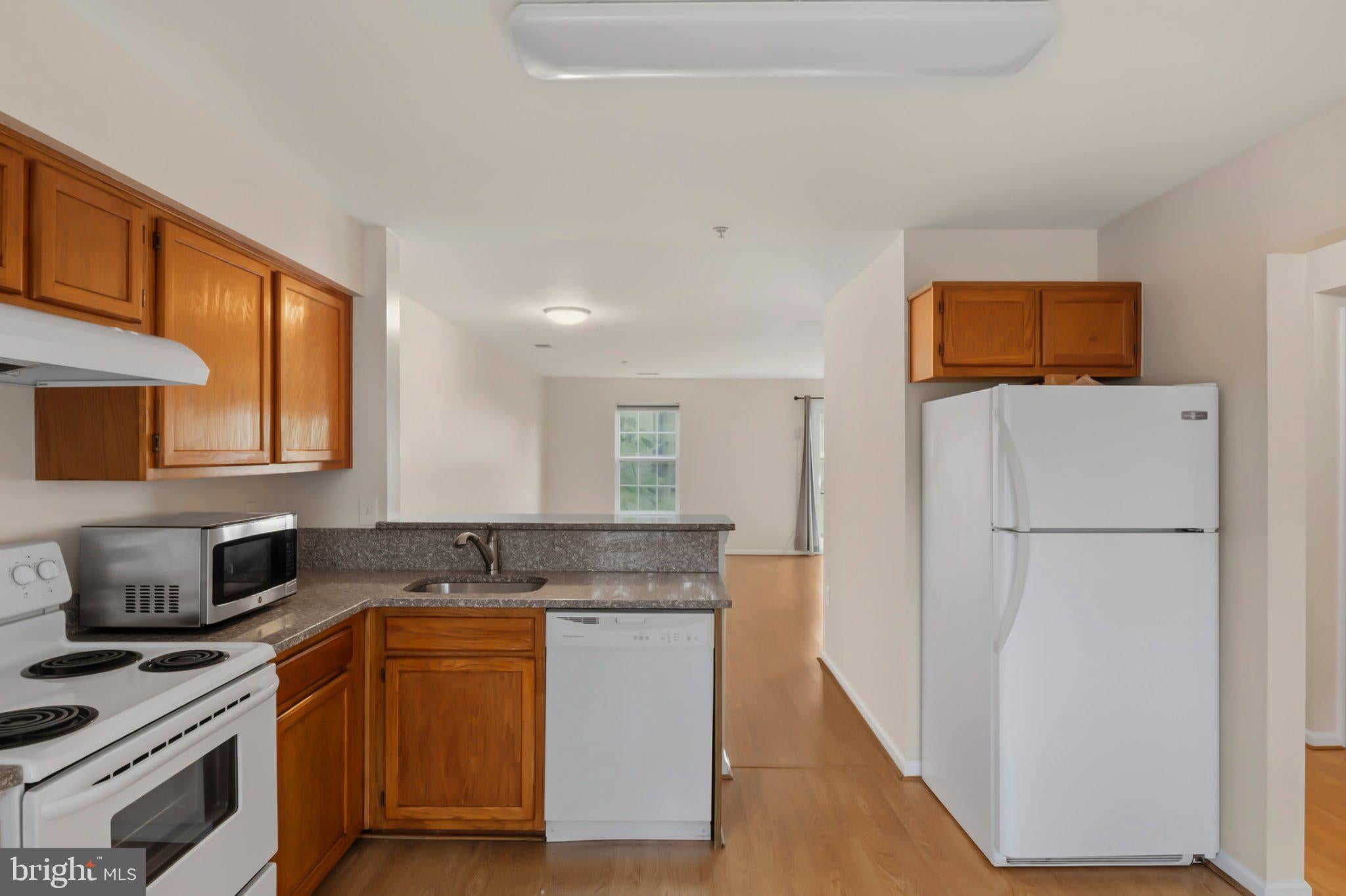 1125 SIMSBURY COURT