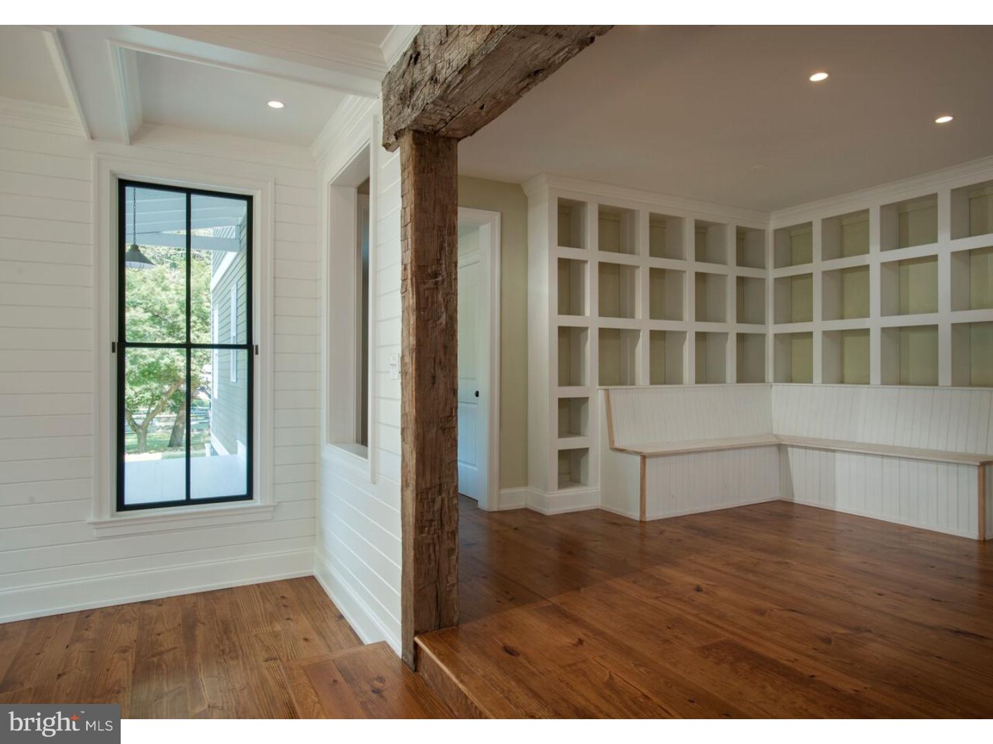 COLONIAL VILLAGE - Residential