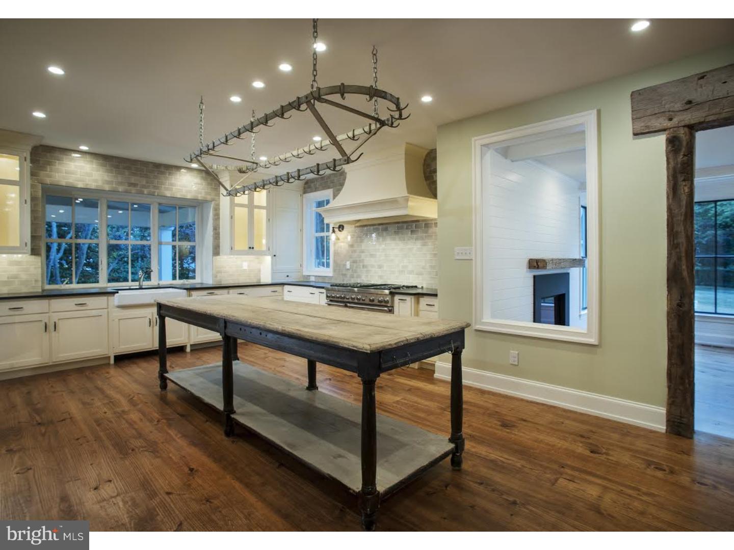 COLONIAL VILLAGE - Residential