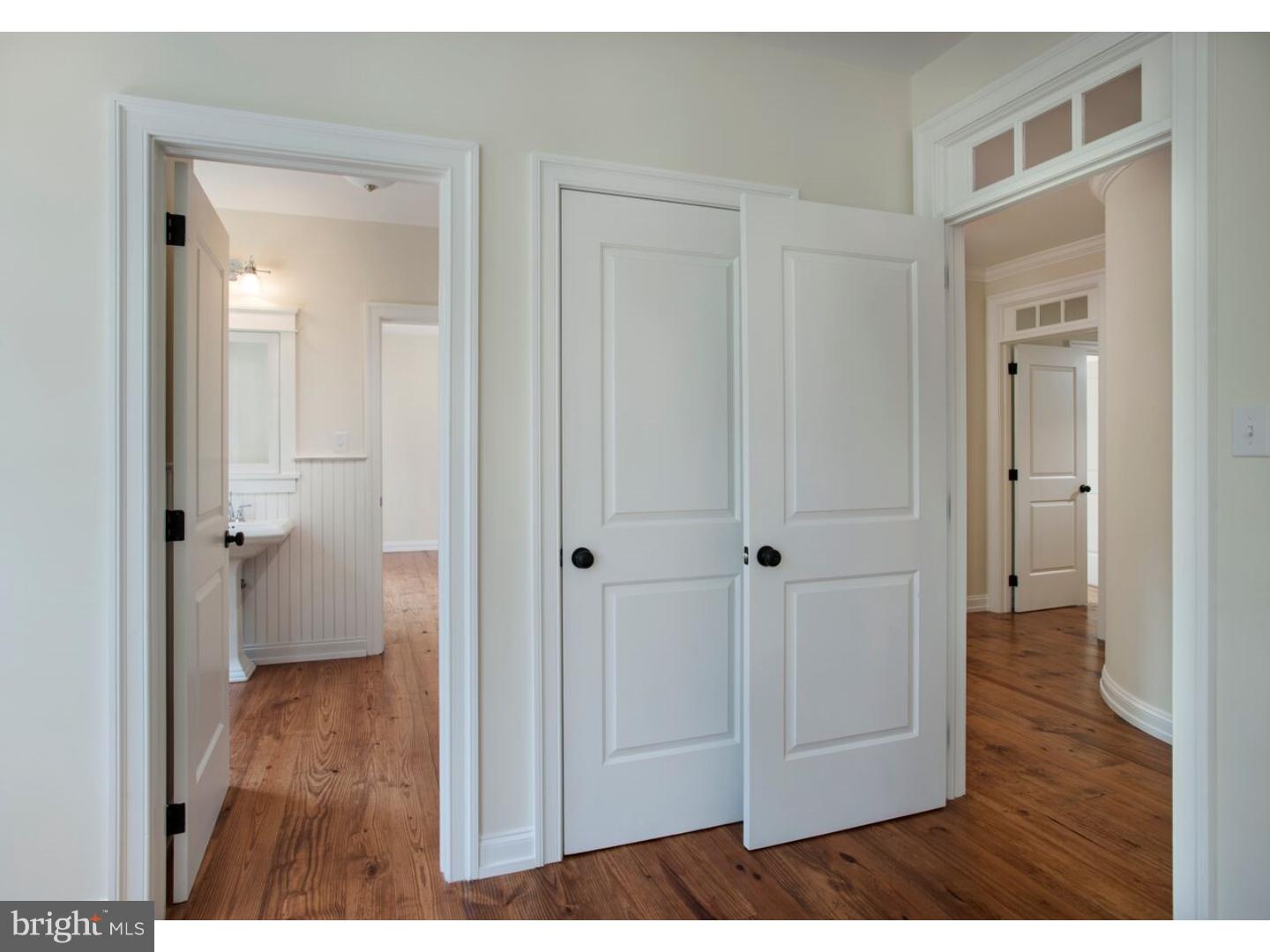 COLONIAL VILLAGE - Residential