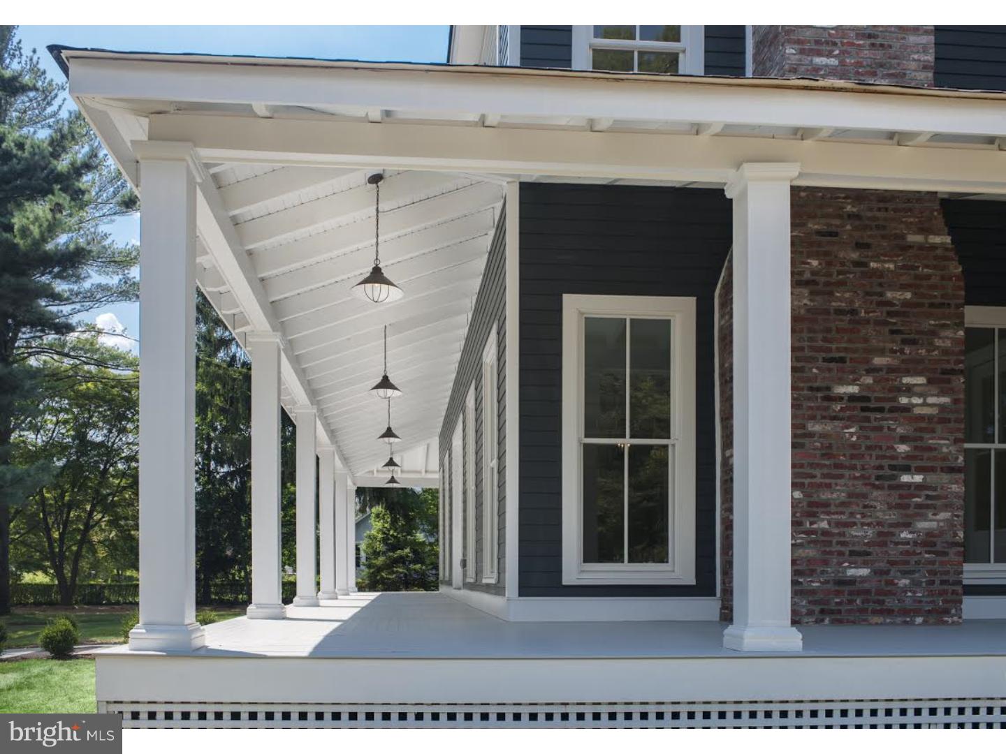 COLONIAL VILLAGE - Residential