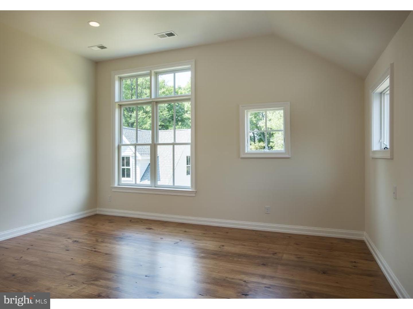 COLONIAL VILLAGE - Residential