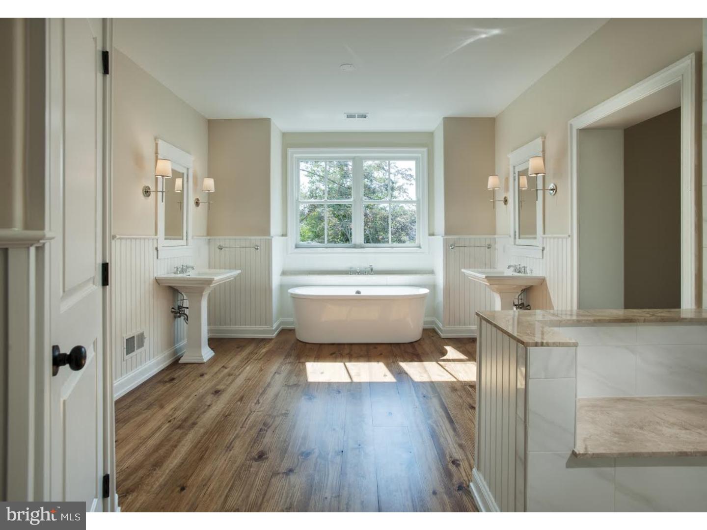 COLONIAL VILLAGE - Residential