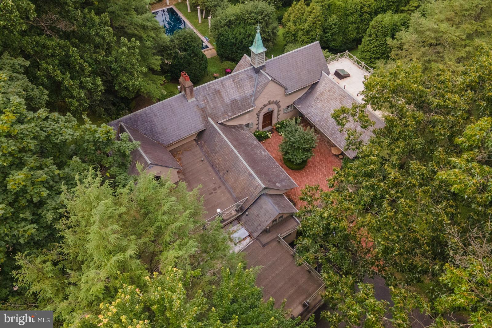 COACH HOUSE - Residential