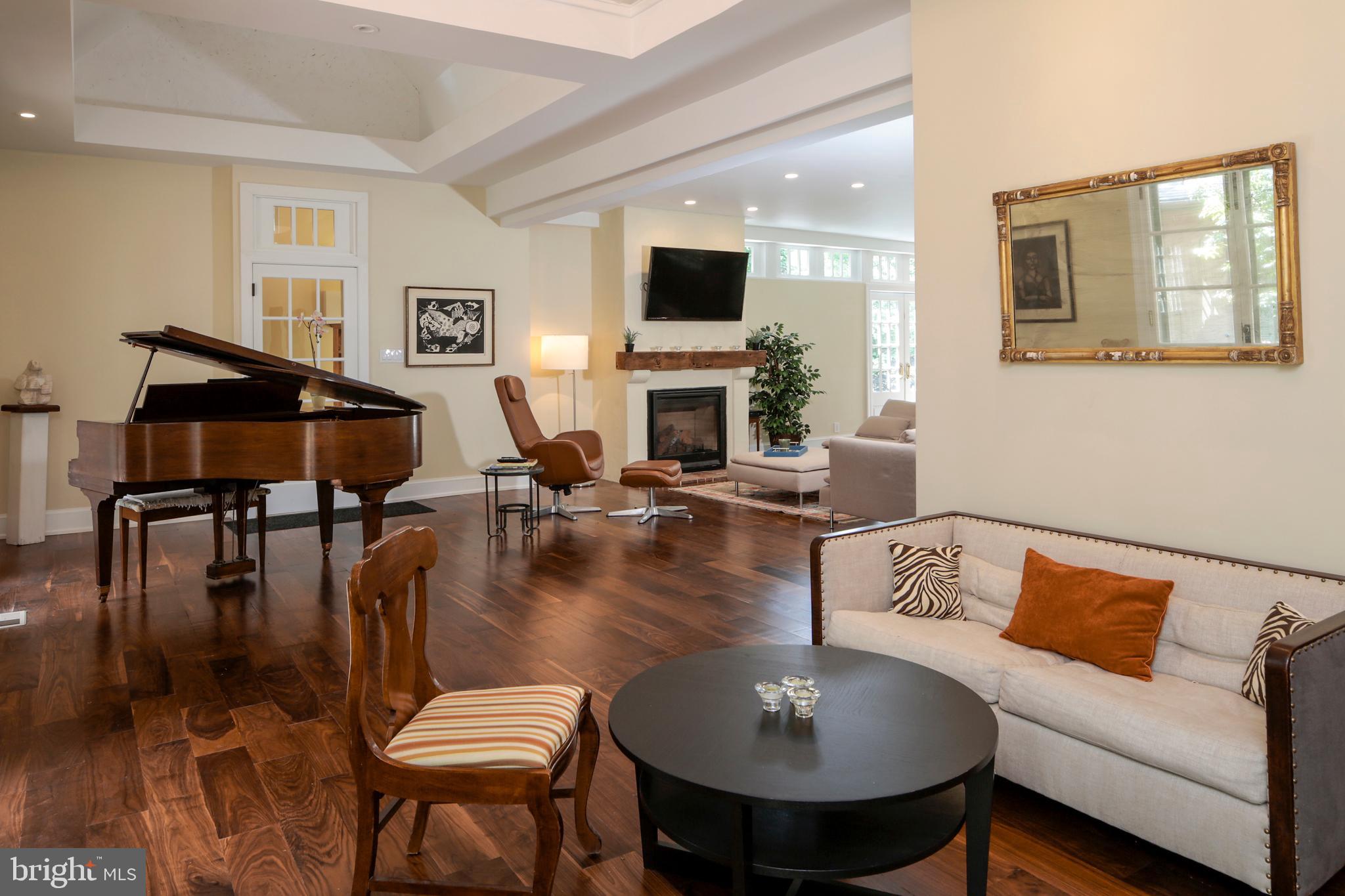 COACH HOUSE - Residential