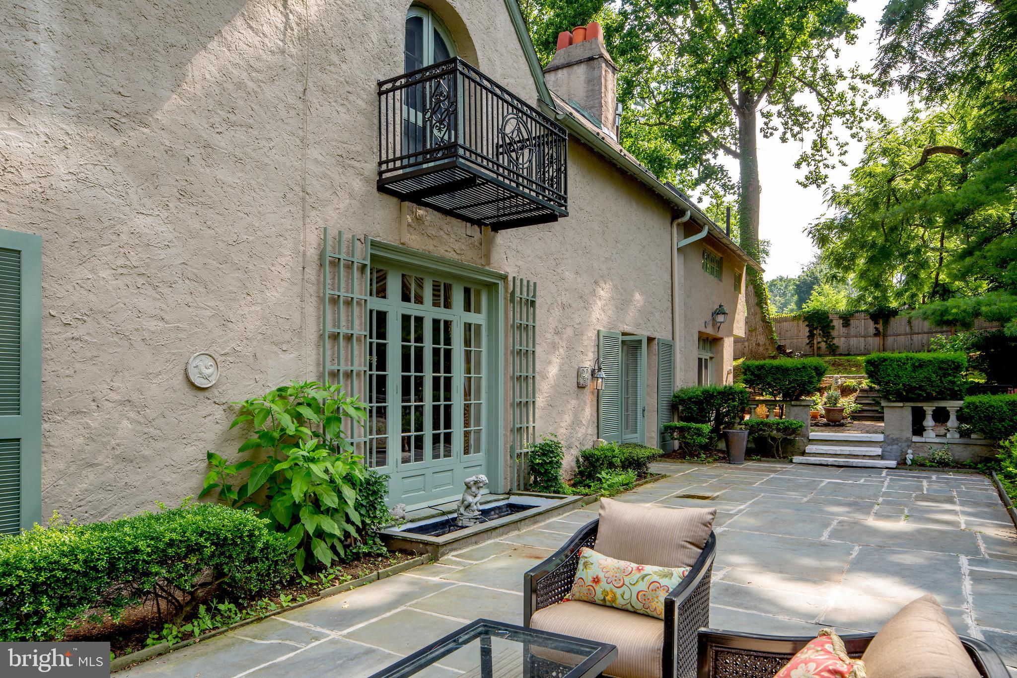 COACH HOUSE - Residential