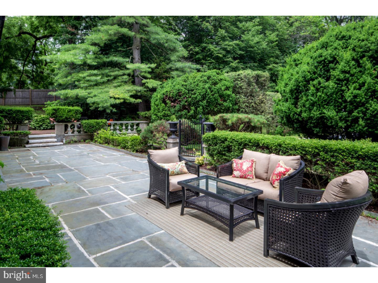 COACH HOUSE - Residential