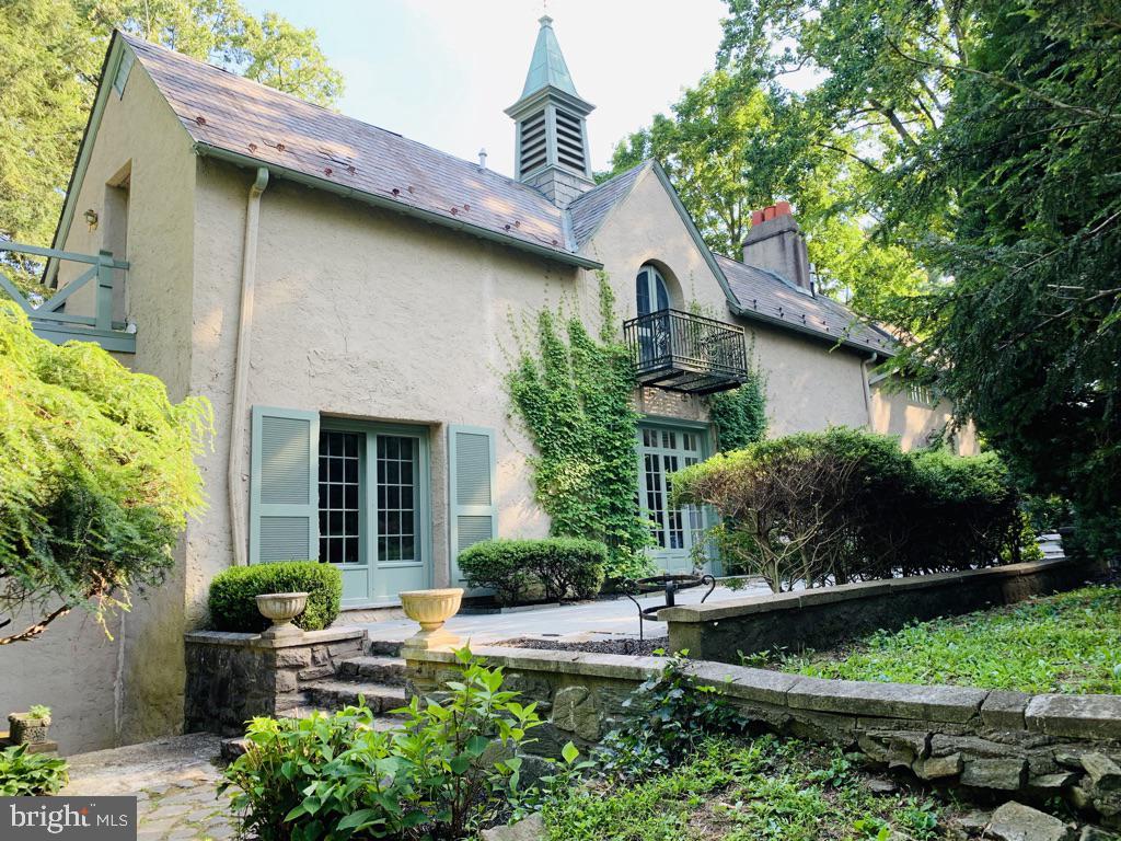 COACH HOUSE - Residential