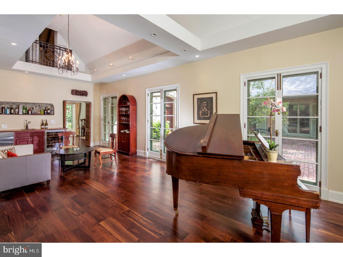 COACH HOUSE - Residential