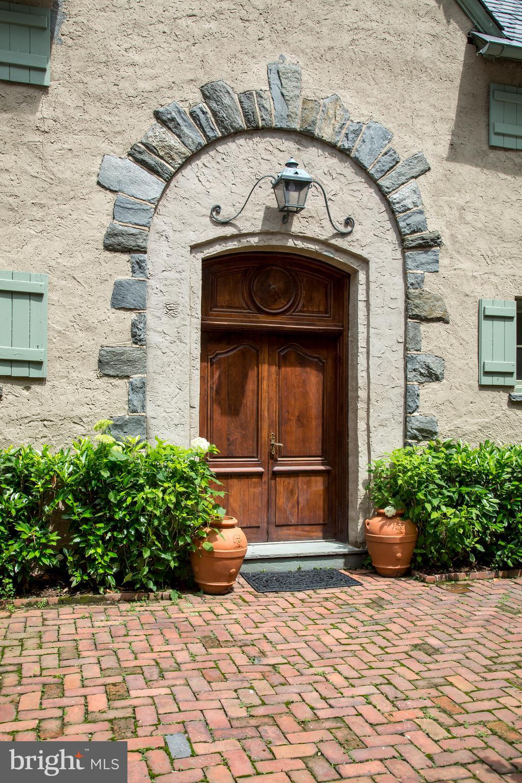 COACH HOUSE - Residential