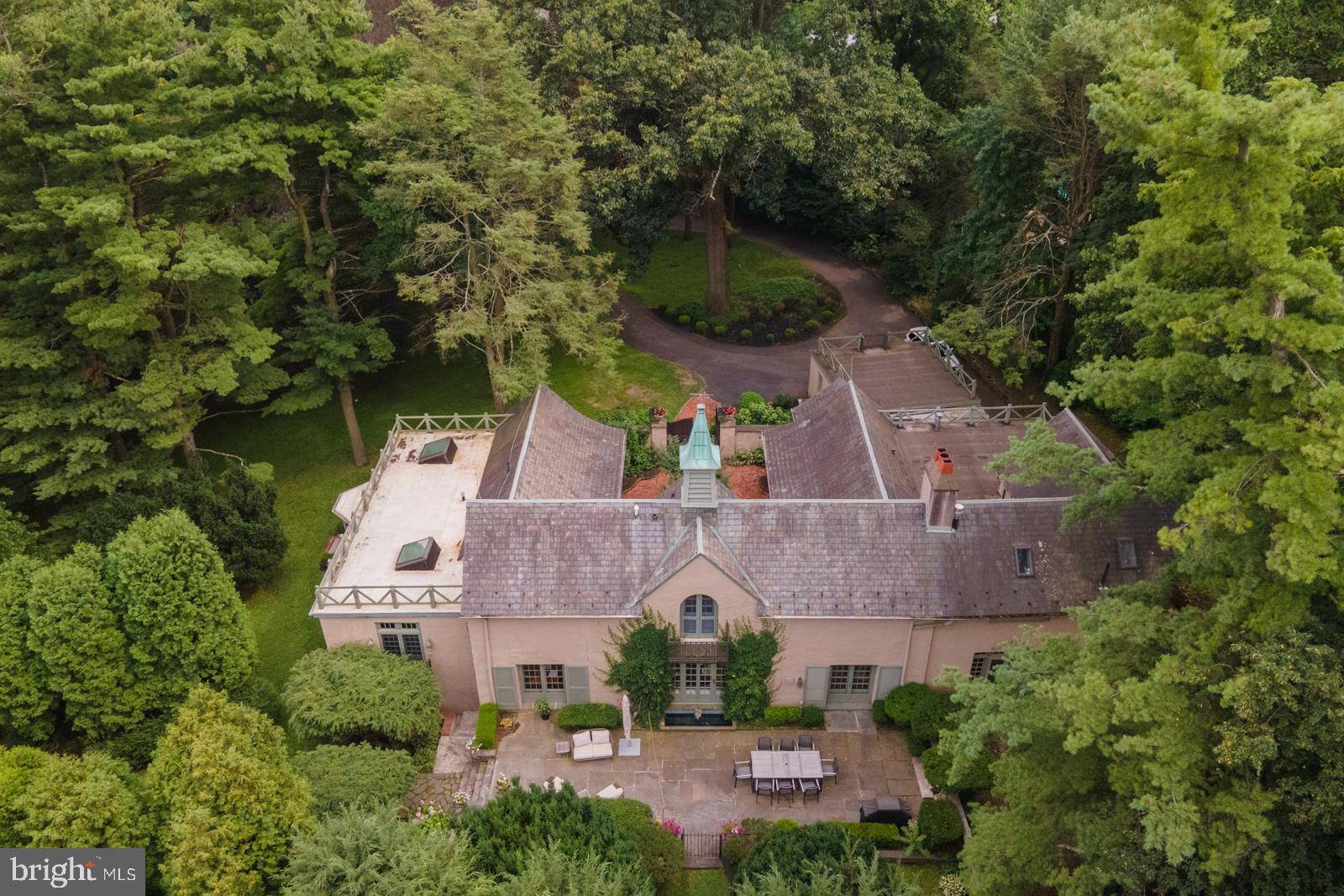 COACH HOUSE - Residential