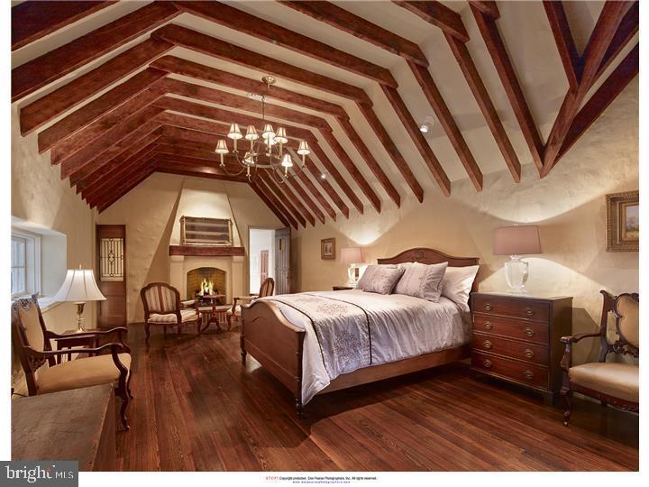 COACH HOUSE - Residential