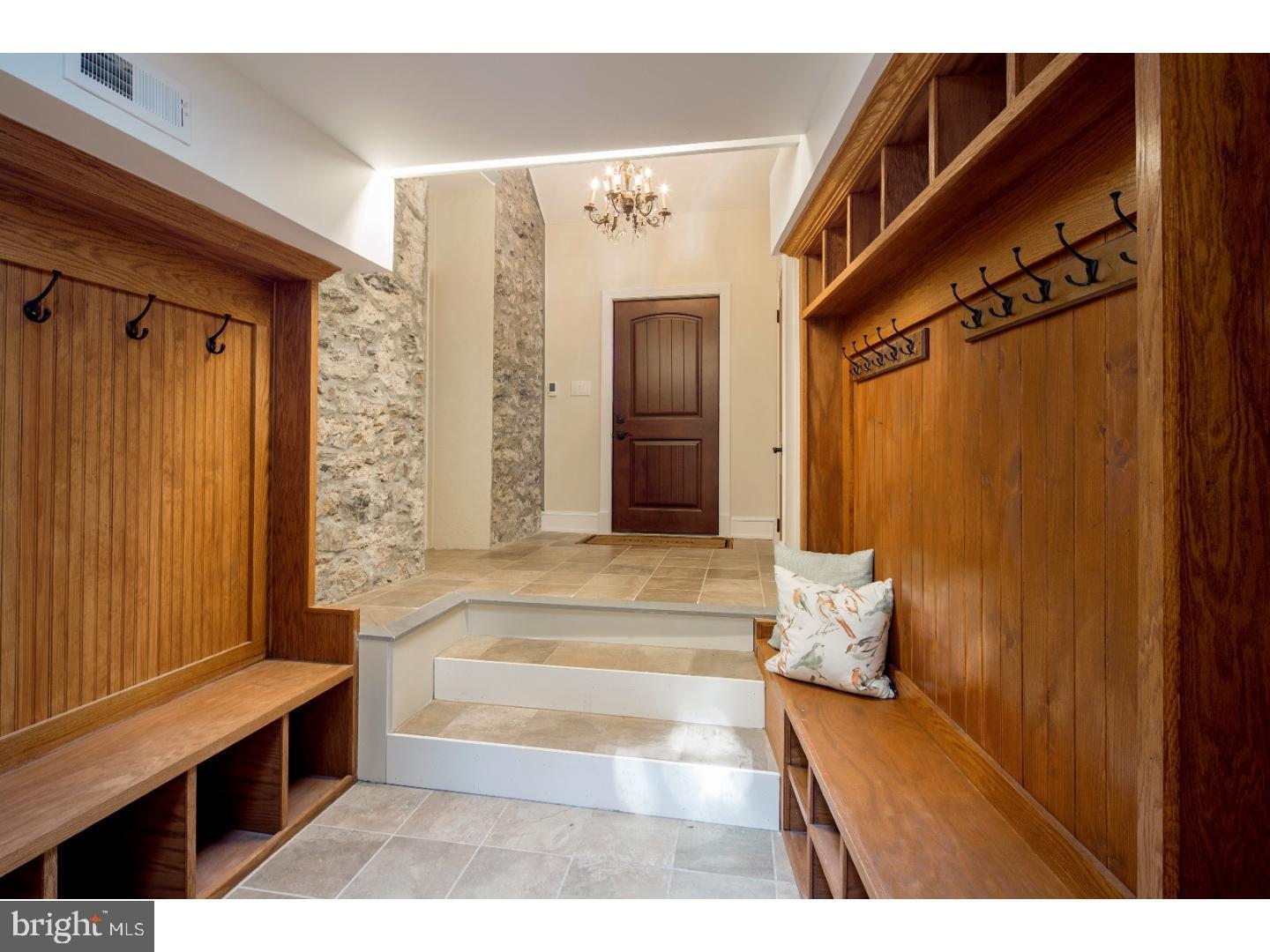 COACH HOUSE - Residential