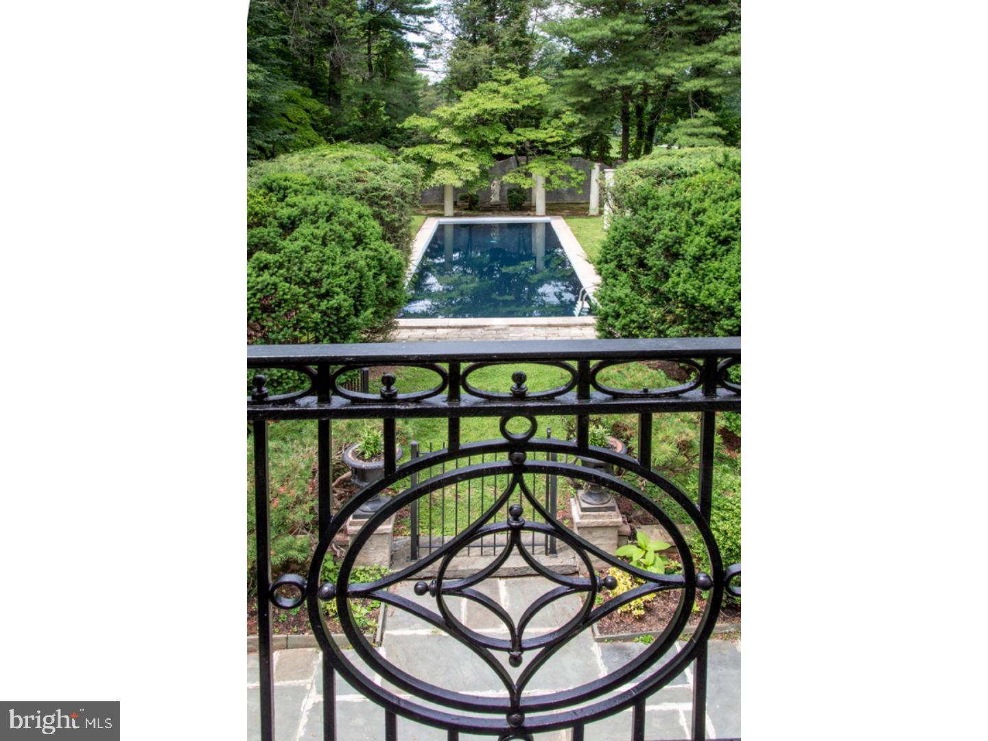 COACH HOUSE - Residential