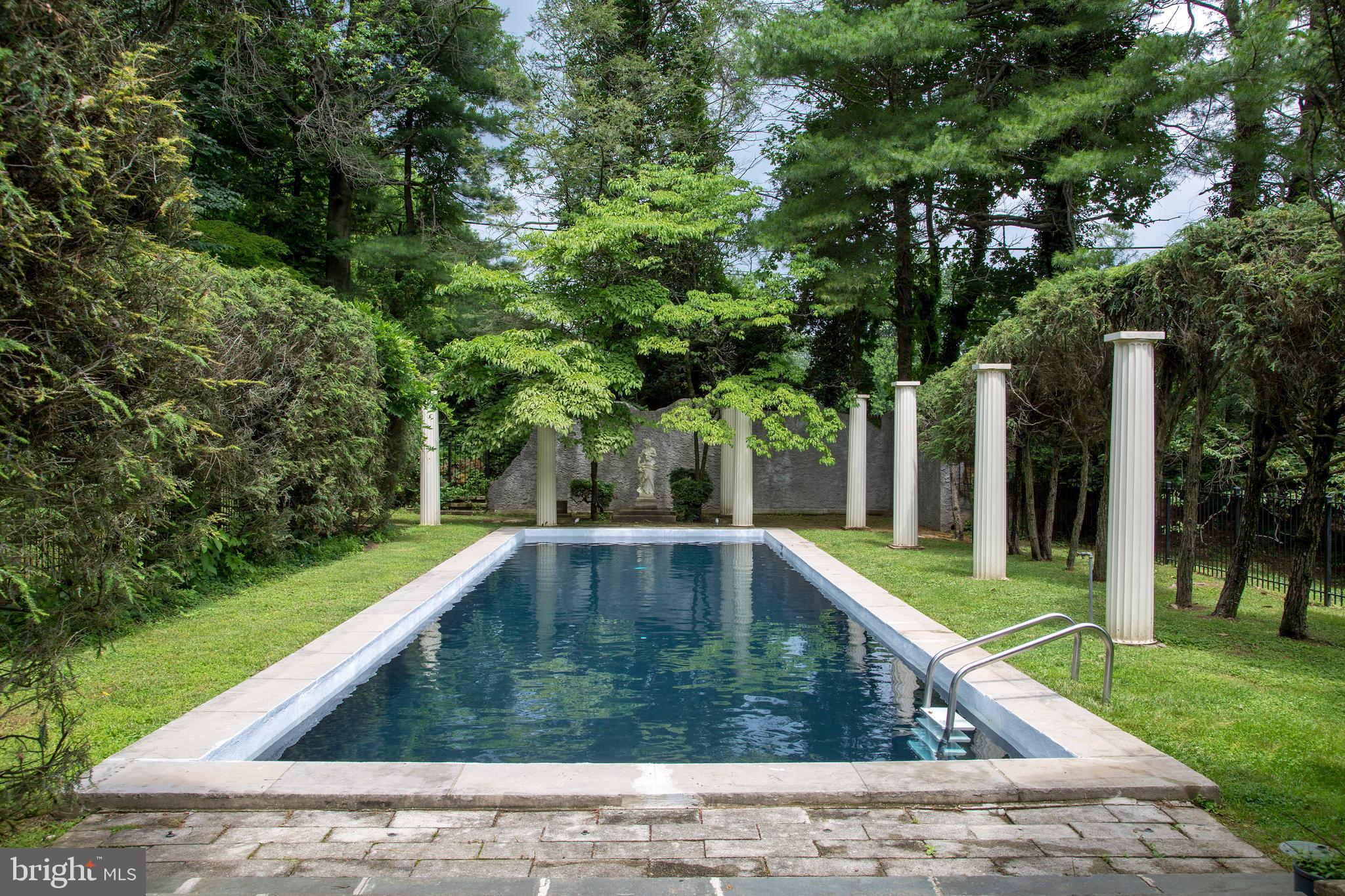 COACH HOUSE - Residential