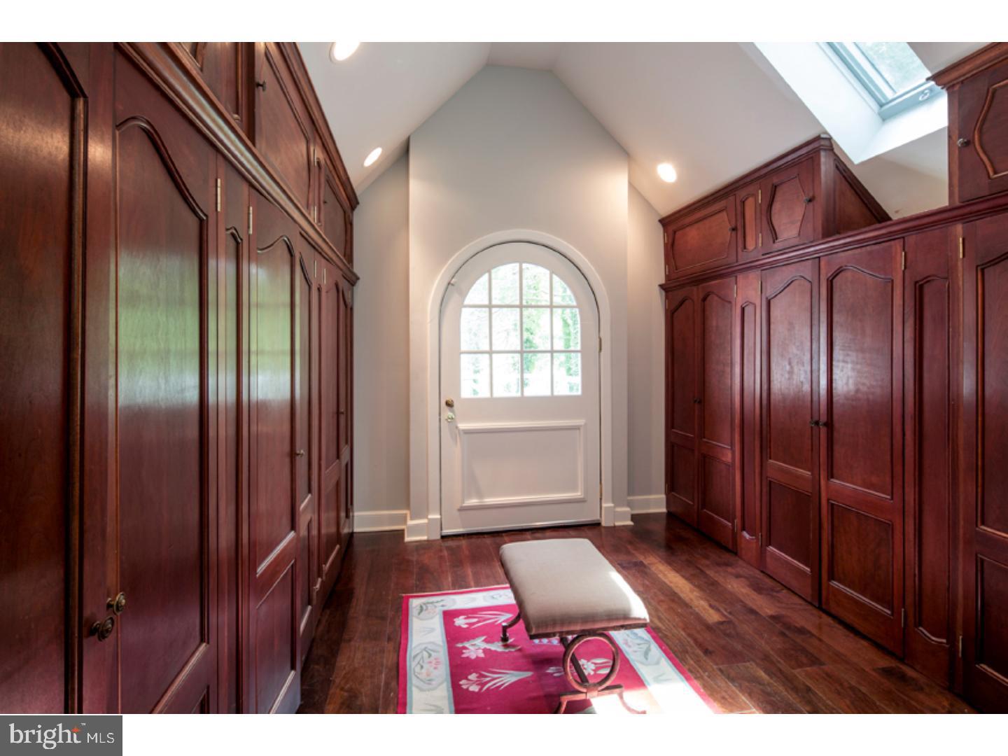 COACH HOUSE - Residential