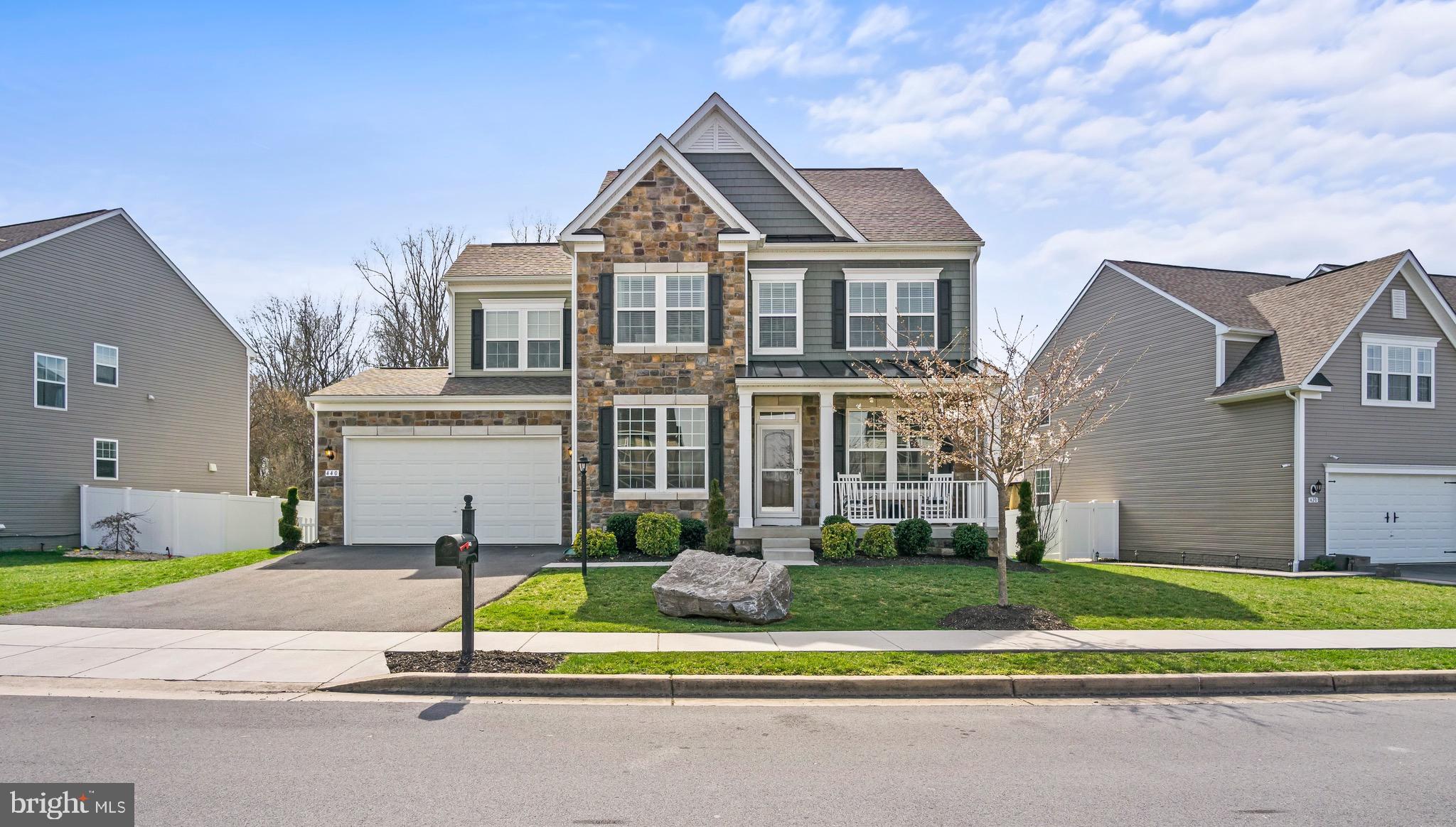 ARCHERS ROCK - Residential