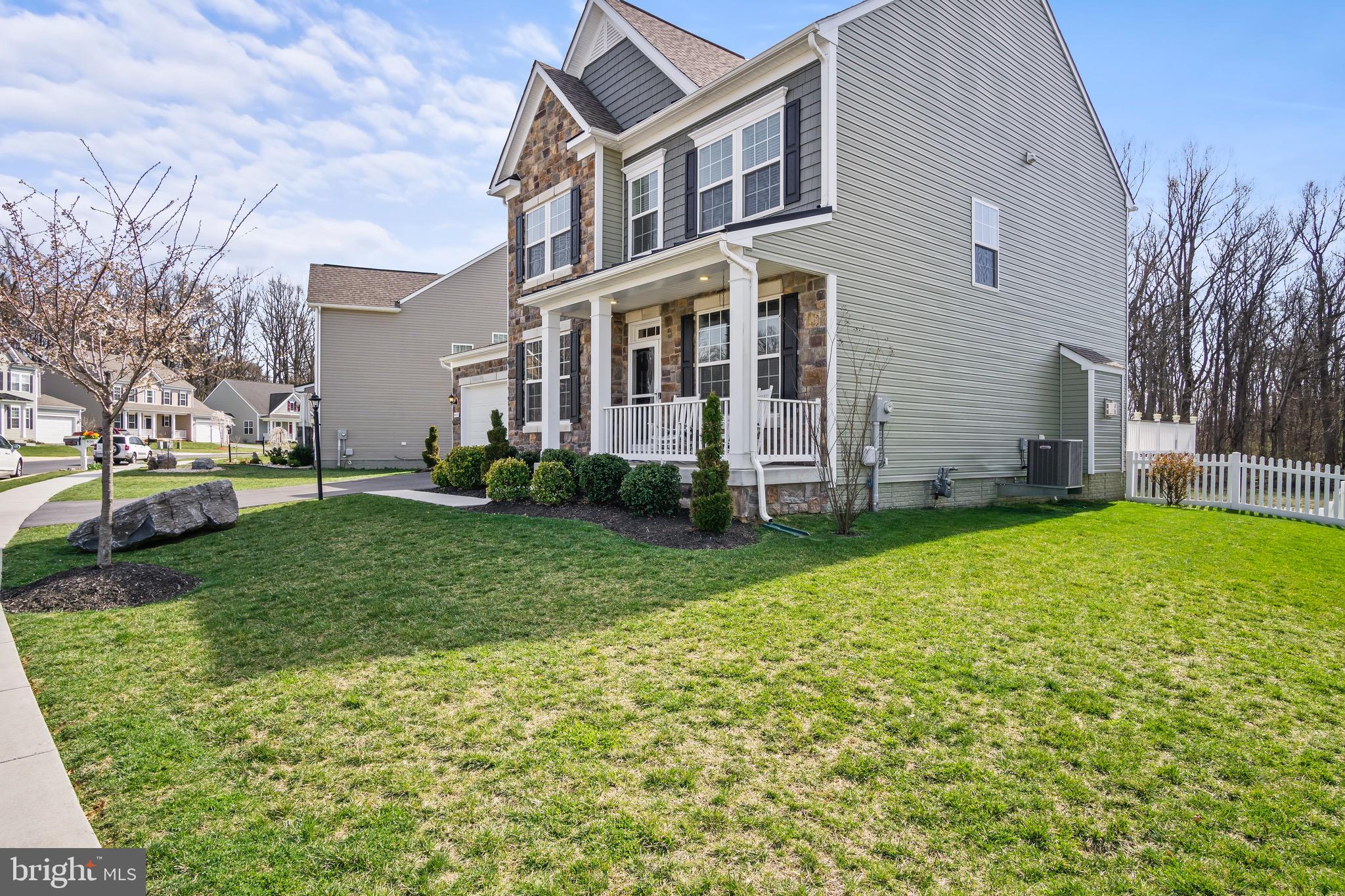 ARCHERS ROCK - Residential