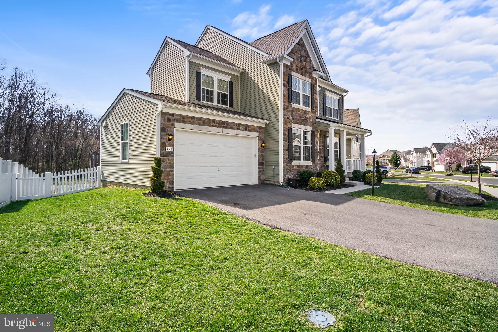 ARCHERS ROCK - Residential