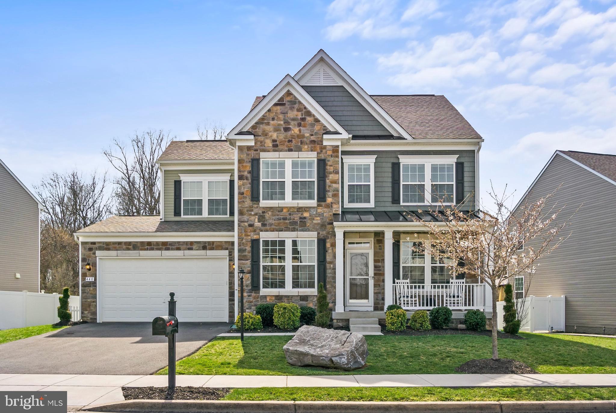 ARCHERS ROCK - Residential