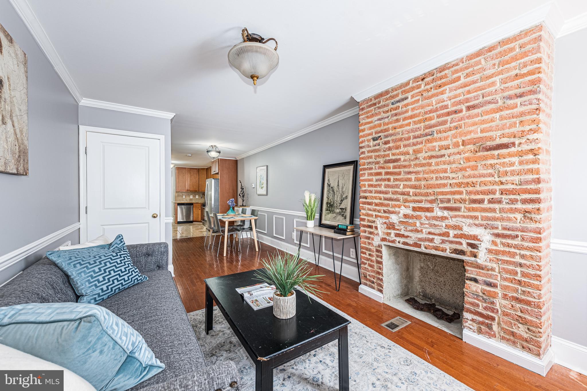 HOLLINS MARKET - Residential