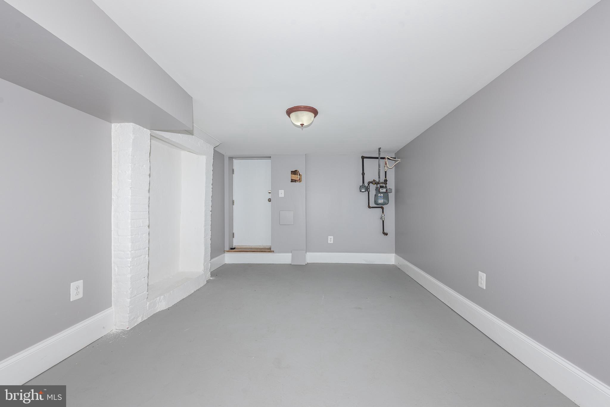 HOLLINS MARKET - Residential