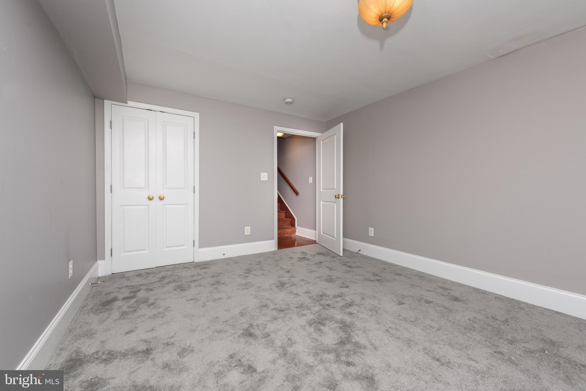HOLLINS MARKET - Residential