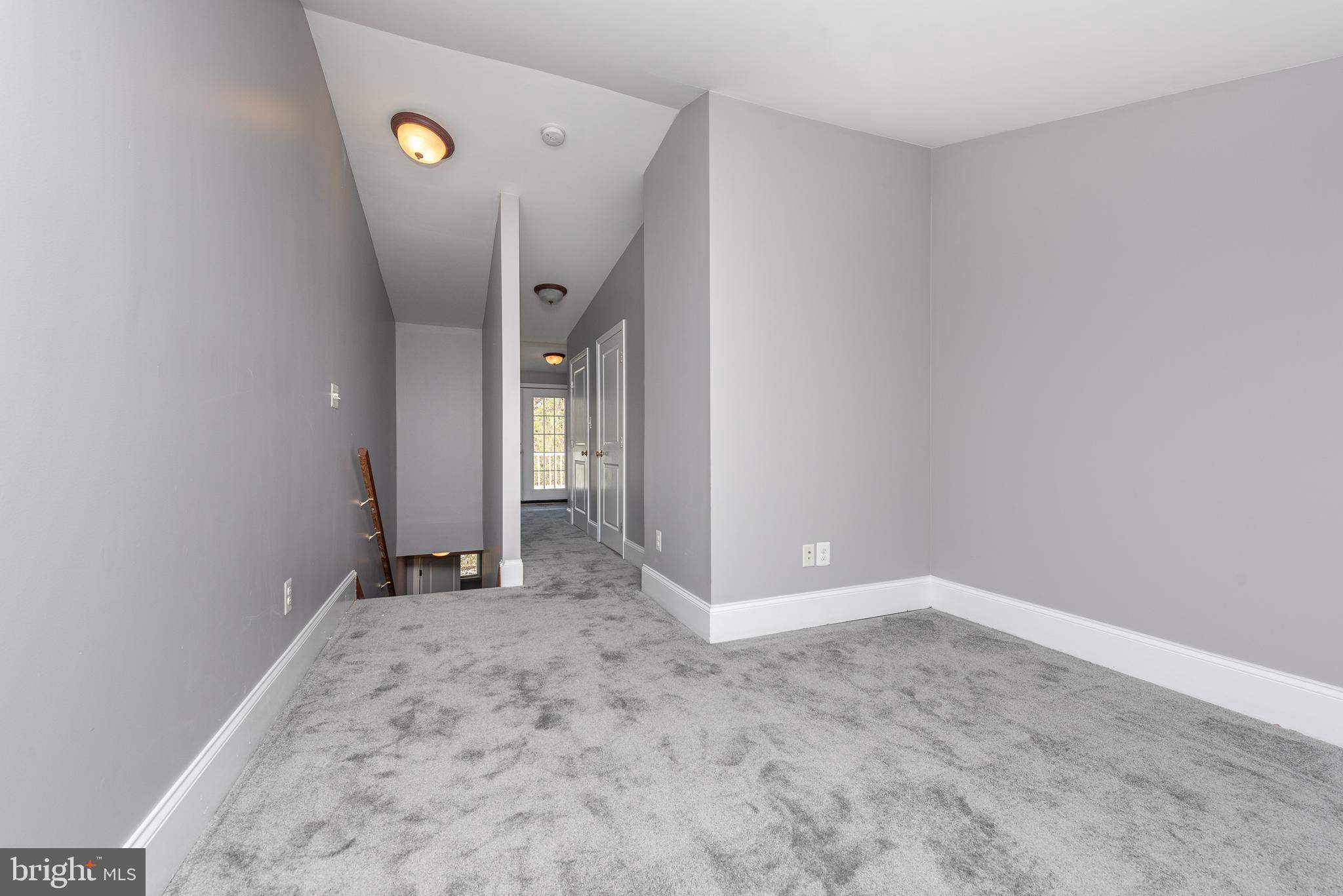 HOLLINS MARKET - Residential