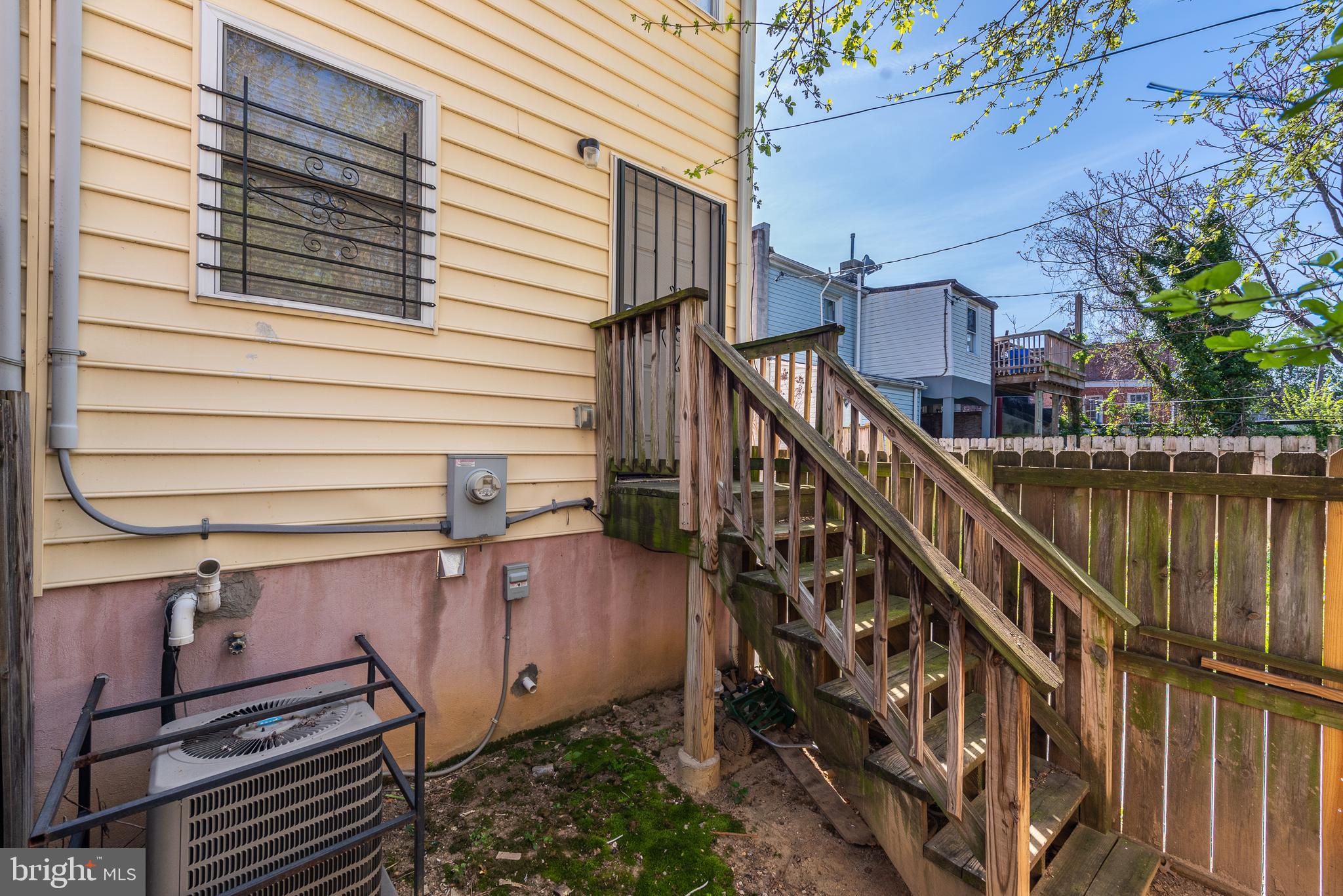HOLLINS MARKET - Residential