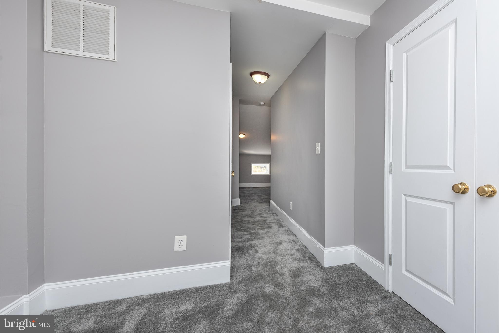 HOLLINS MARKET - Residential