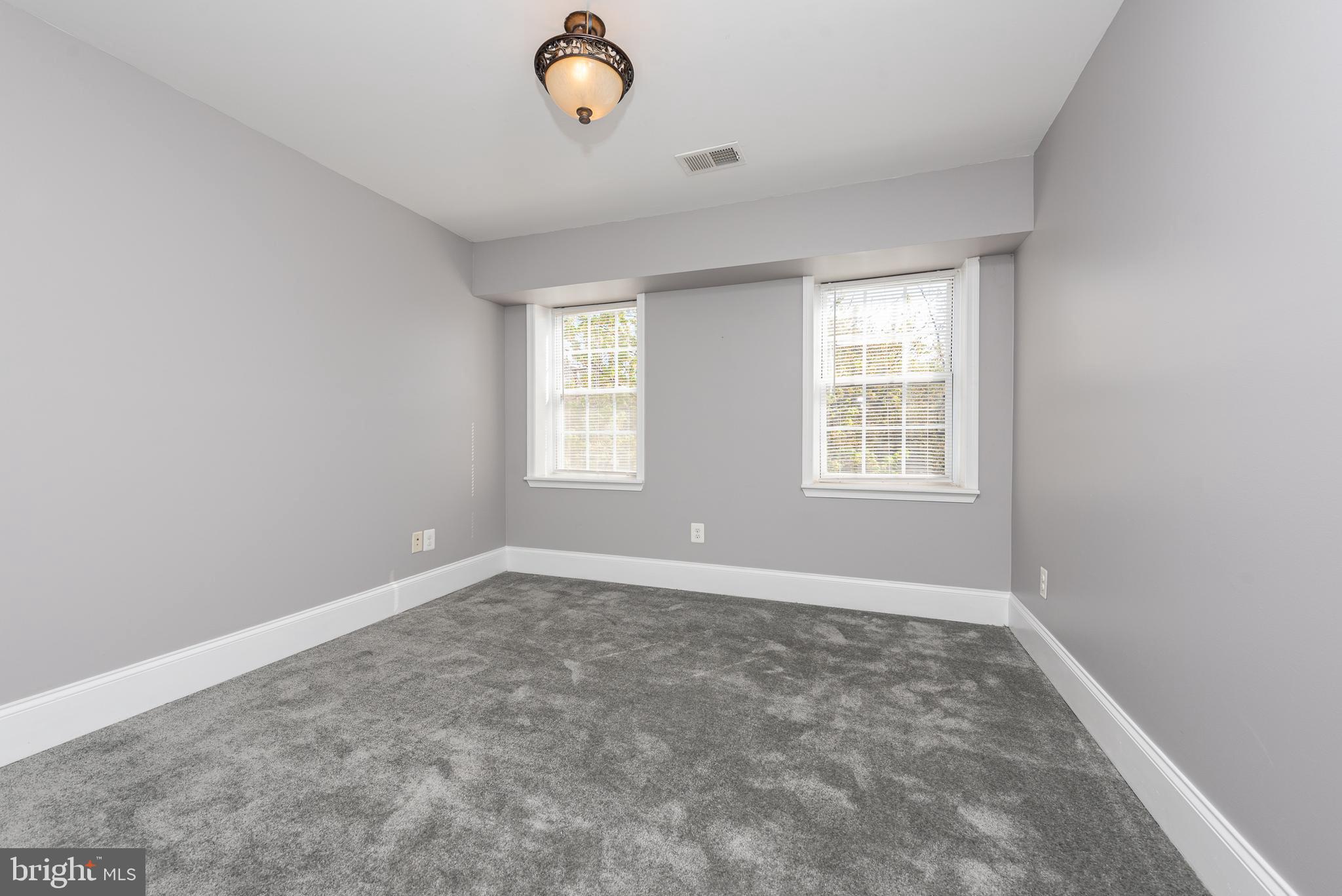 HOLLINS MARKET - Residential