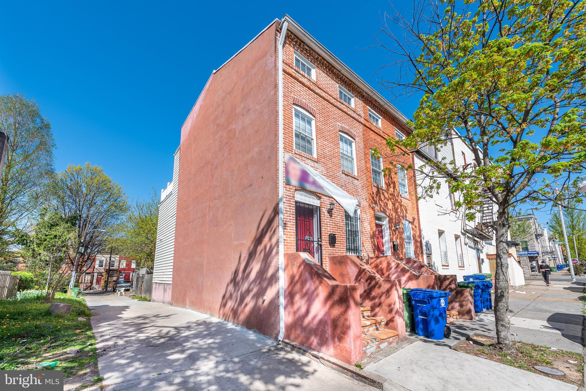 HOLLINS MARKET - Residential
