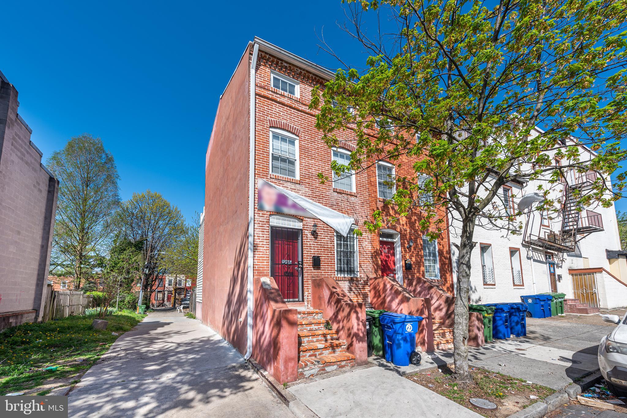 HOLLINS MARKET - Residential